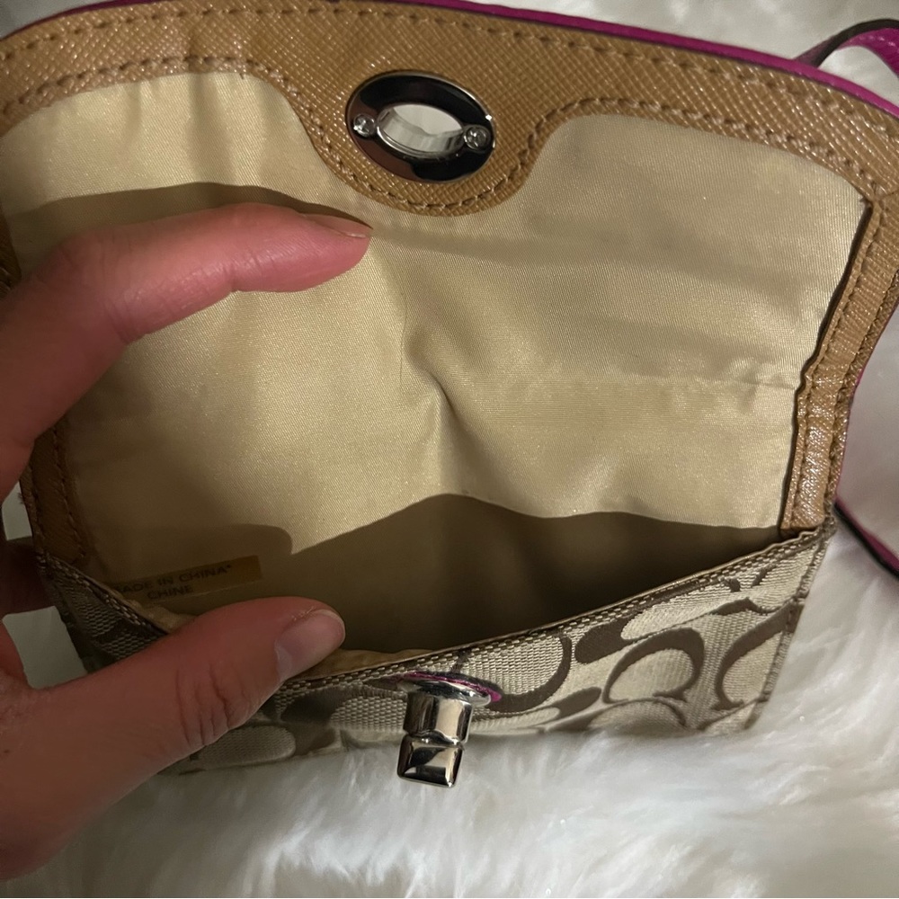 COACH Signature Crossbody Wallet Magenta - Picture 4 of 4